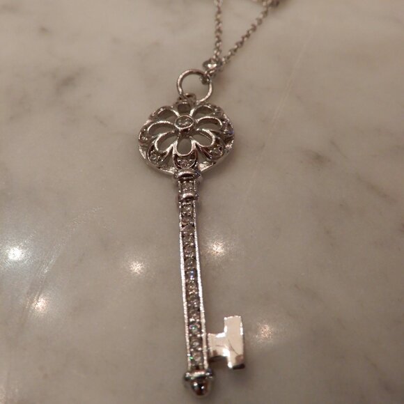 Sterling Silver Keys Pendants and Chain - Picture 5 of 16